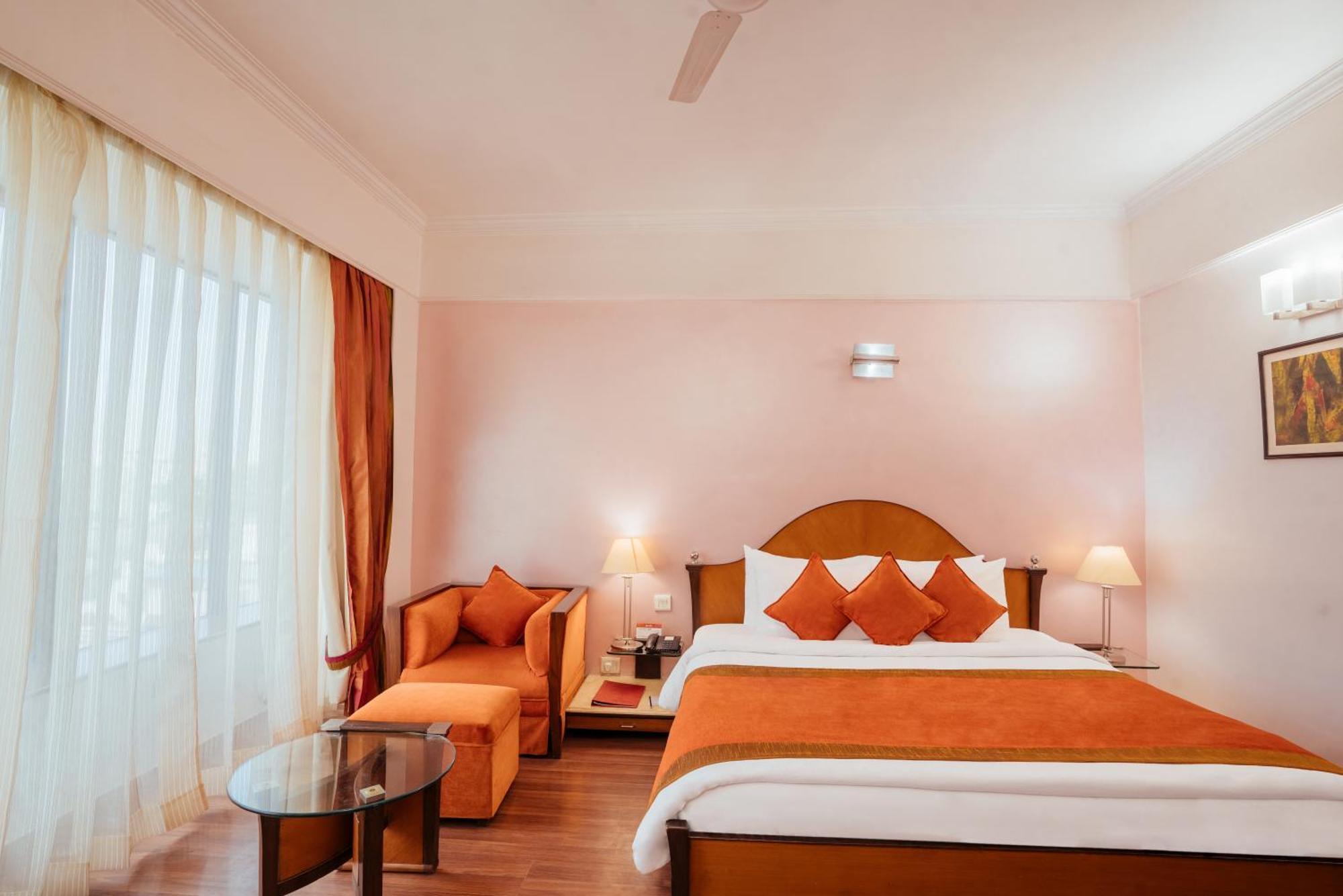 Hotel The Piccadily Lucknow Exterior foto