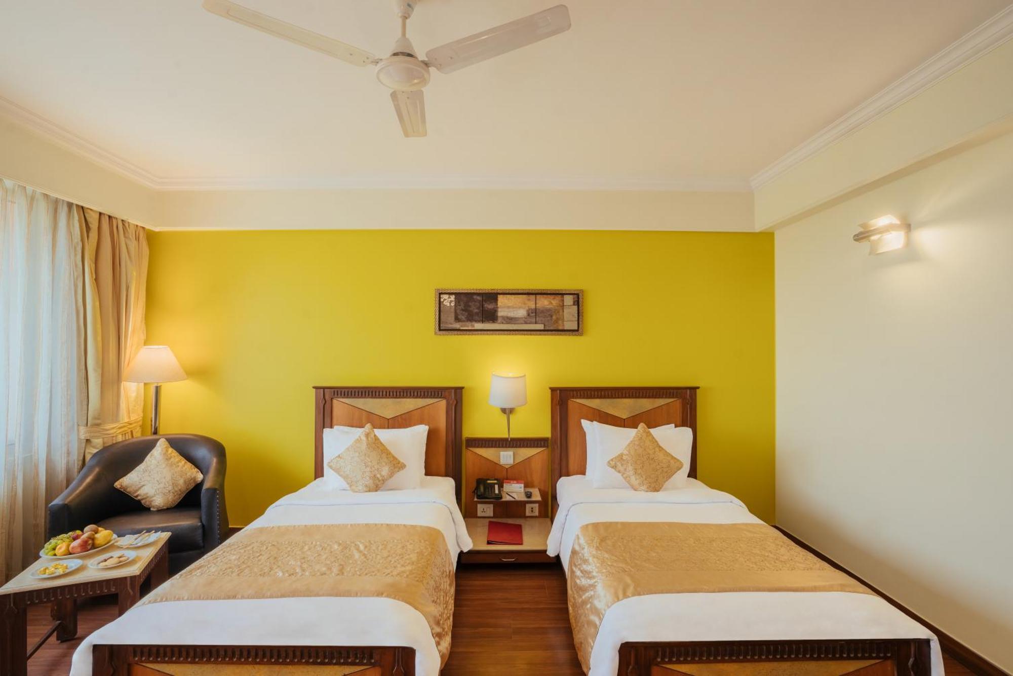 Hotel The Piccadily Lucknow Exterior foto